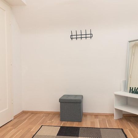 Milky Way Top Floor 2-Bedroom Apartment Air Condition เวียนนา ภายนอก รูปภาพ