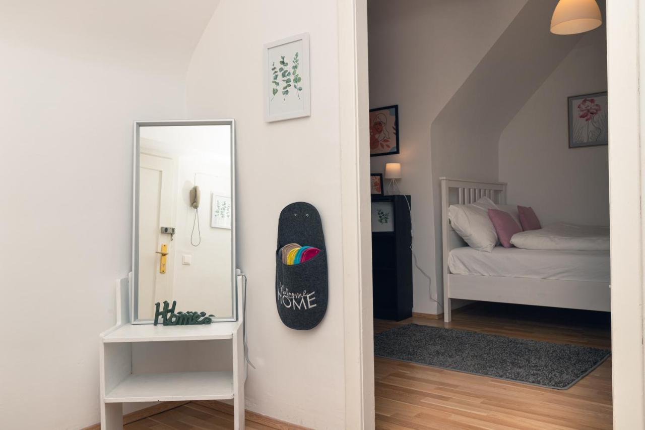 Milky Way Top Floor 2-Bedroom Apartment Air Condition เวียนนา ภายนอก รูปภาพ