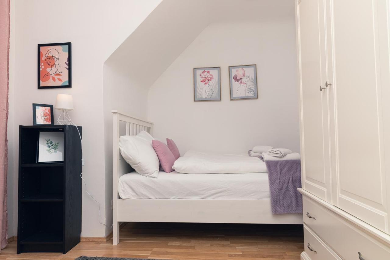 Milky Way Top Floor 2-Bedroom Apartment Air Condition เวียนนา ภายนอก รูปภาพ