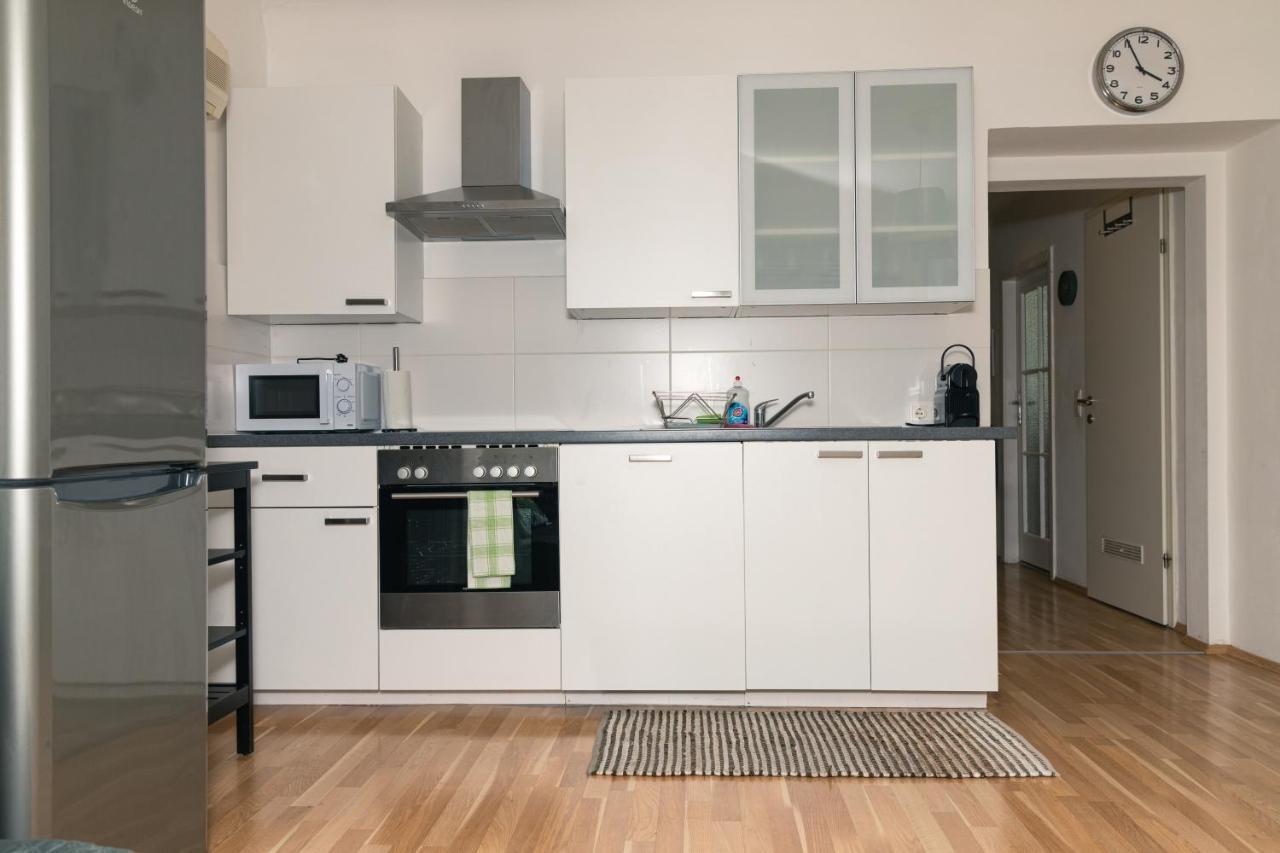 Milky Way Top Floor 2-Bedroom Apartment Air Condition เวียนนา ภายนอก รูปภาพ