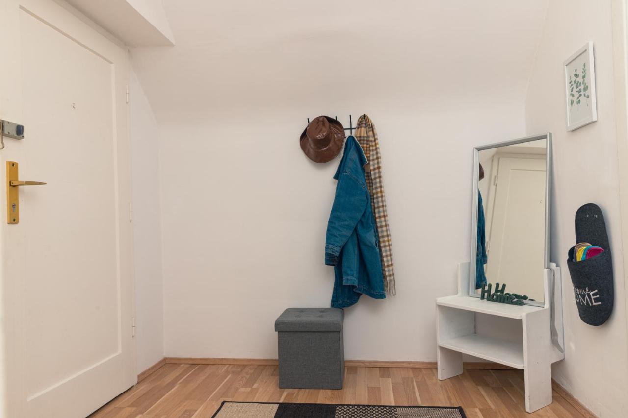 Milky Way Top Floor 2-Bedroom Apartment Air Condition เวียนนา ภายนอก รูปภาพ