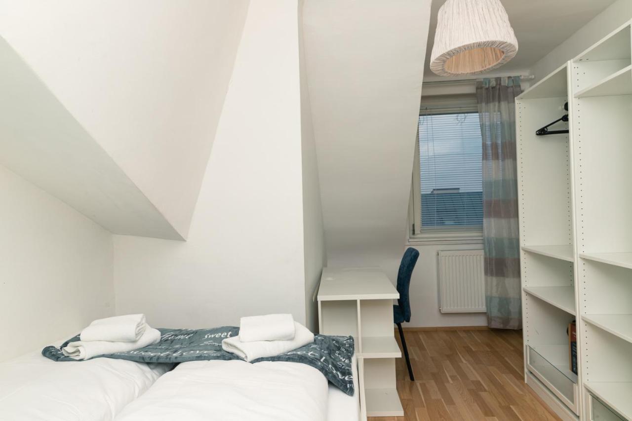 Milky Way Top Floor 2-Bedroom Apartment Air Condition เวียนนา ภายนอก รูปภาพ