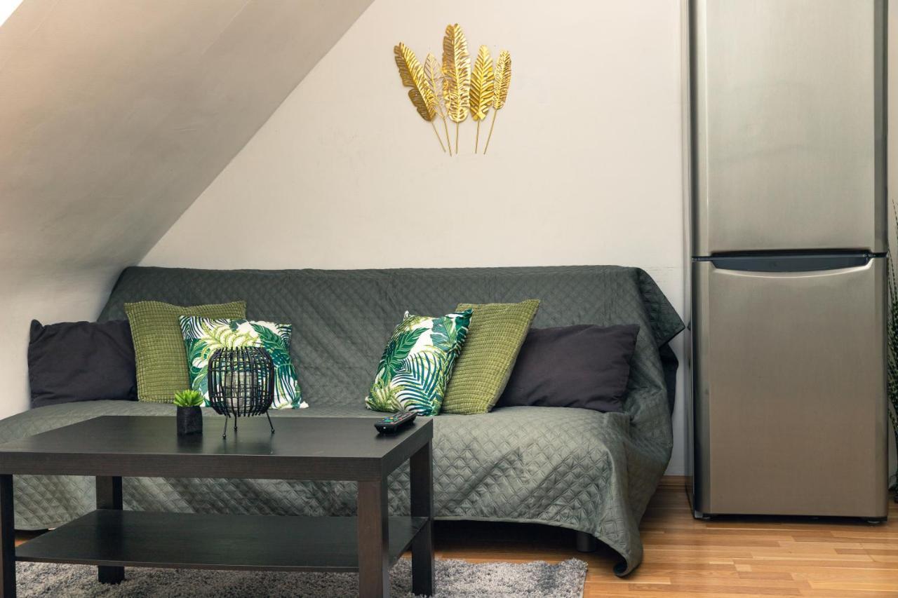 Milky Way Top Floor 2-Bedroom Apartment Air Condition เวียนนา ภายนอก รูปภาพ